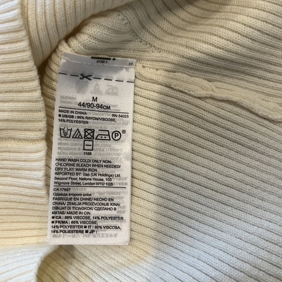 Banana Republic ivory blouse, size M, NWT. - Picture 9 of 9